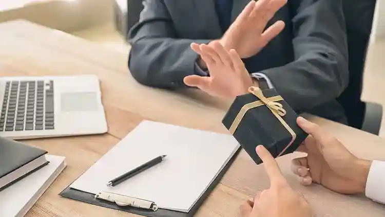 6 Ways Anti-Corruption Training Promotes a Culture of Compliance
